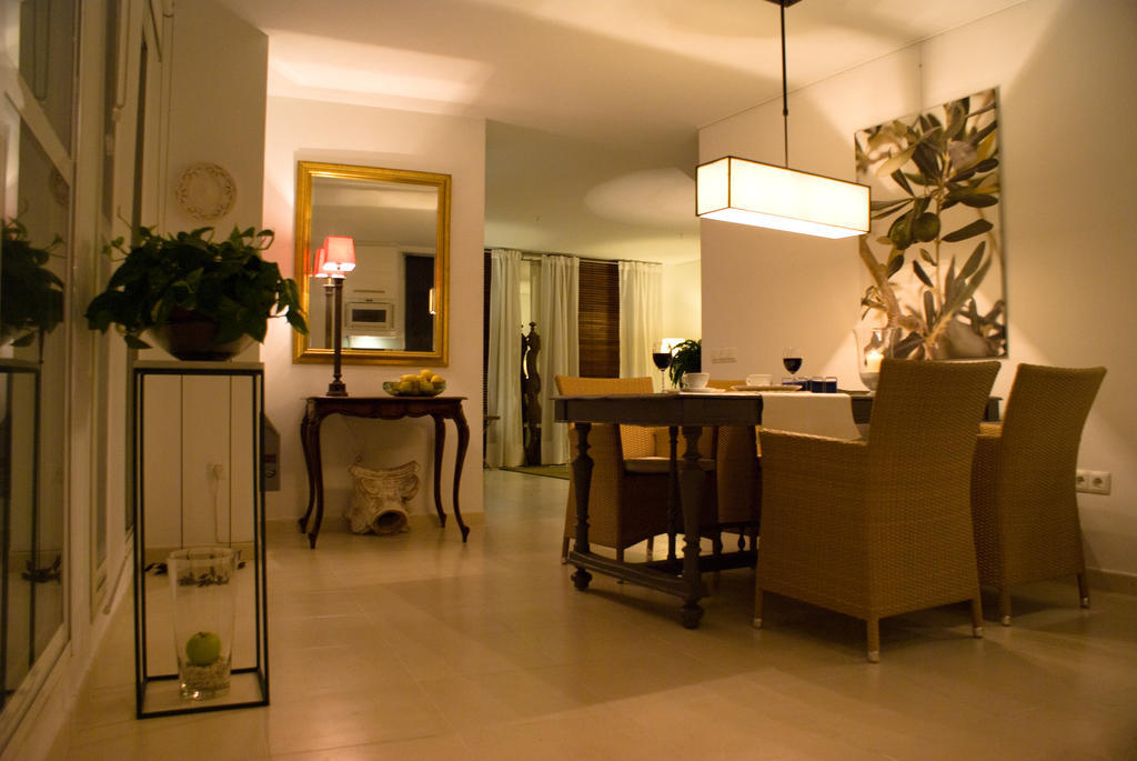 Penthouse Alora Apartment Room photo